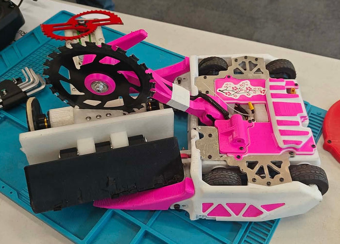 Jack Kelly's Sakura — Nightclaw build with overhead saw